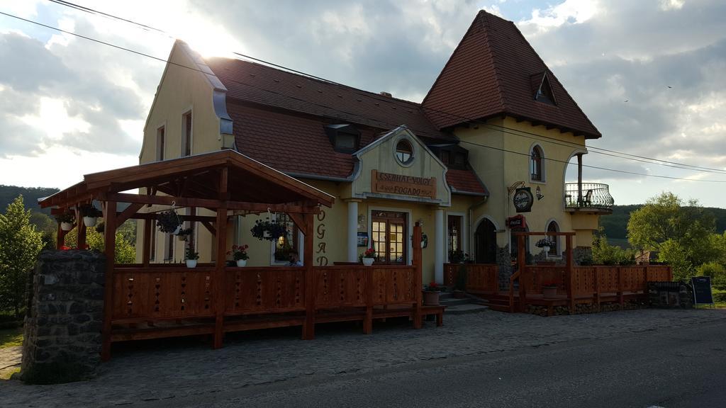 Cserhatvoelgy Panzio Alsotold Exterior foto